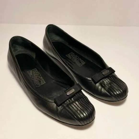 Salvatore Ferragamo leather flats - Picture 1 of 10